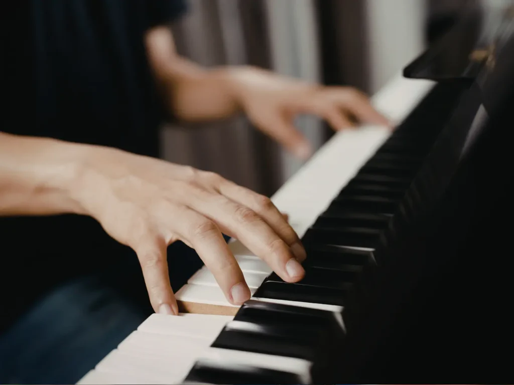tocando teclado
